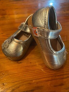 Toddler Metallic Silver Mary Jane Flats with Floral Detail